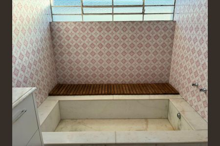 Casa à venda com 308m², 3 quartos e 2 vagas