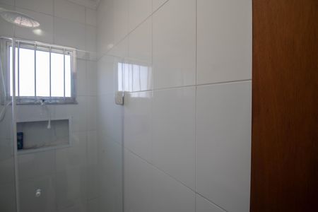 Banheiro social de casa à venda com 1 quarto, 27m² em Vila Nova Carolina, São Paulo