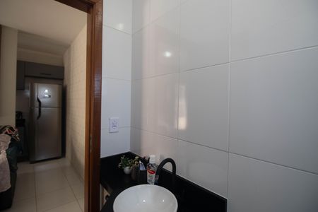 Banheiro de casa para alugar com 1 quarto, 27m² em Vila Nova Carolina, São Paulo