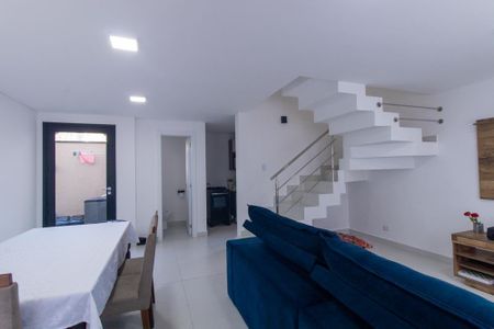 Casa à venda com 3 quartos, 166m² em Xaxim, Curitiba