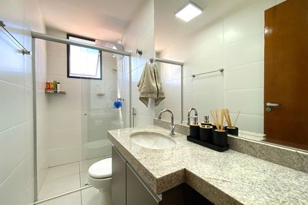 Banheiro de apartamento à venda com 3 quartos, 159m² em Floramar, Belo Horizonte