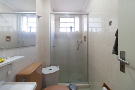 Banheiro de apartamento à venda com 1 quarto, 55m² em Medianeira, Porto Alegre