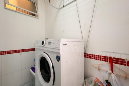 Casa de condomínio à venda com 244m², 3 quartos e 4 vagas Casa de condomínio à venda com 244m², 3 quartos e 4 vagasÁrea de Serviço