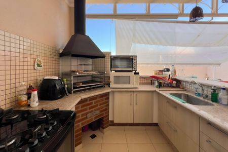 Casa de condomínio à venda com 244m², 3 quartos e 4 vagas Casa de condomínio à venda com 244m², 3 quartos e 4 vagasChurrasqueira