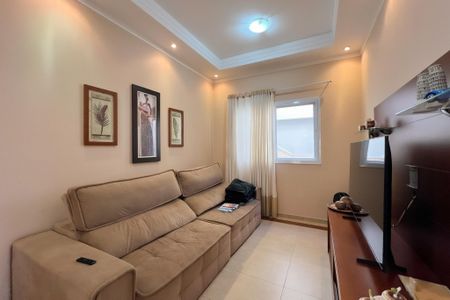 Casa de condomínio à venda com 244m², 3 quartos e 4 vagas Casa de condomínio à venda com 244m², 3 quartos e 4 vagasSala de TV