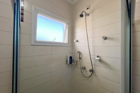 Casa de condomínio à venda com 244m², 3 quartos e 4 vagas Casa de condomínio à venda com 244m², 3 quartos e 4 vagasBanheiro da Suíte 1
