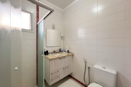 Casa de condomínio à venda com 244m², 3 quartos e 4 vagas Casa de condomínio à venda com 244m², 3 quartos e 4 vagasBanheiro da Suíte 3
