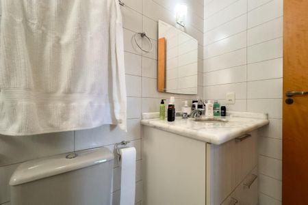 Casa de condomínio à venda com 244m², 3 quartos e 4 vagas Casa de condomínio à venda com 244m², 3 quartos e 4 vagasBanheiro da Suíte 2