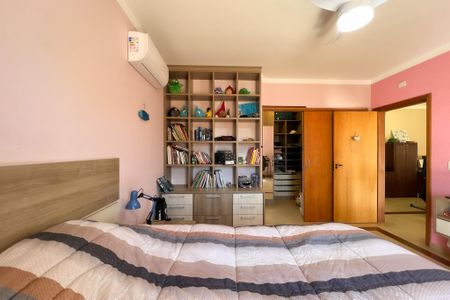 Casa de condomínio à venda com 244m², 3 quartos e 4 vagas Casa de condomínio à venda com 244m², 3 quartos e 4 vagasSuíte 3