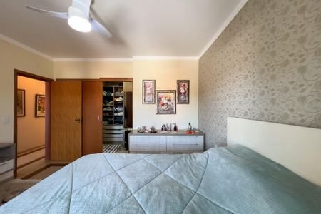 Casa de condomínio à venda com 244m², 3 quartos e 4 vagas Casa de condomínio à venda com 244m², 3 quartos e 4 vagasSuíte 1