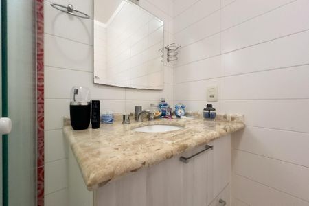 Casa de condomínio à venda com 244m², 3 quartos e 4 vagas Casa de condomínio à venda com 244m², 3 quartos e 4 vagasBanheiro da Suíte 3