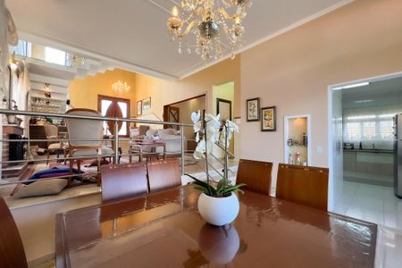 Casa de condomínio à venda com 244m², 3 quartos e 4 vagas Casa de condomínio à venda com 244m², 3 quartos e 4 vagasSala de Jantar
