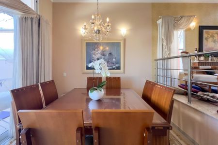 Casa de condomínio à venda com 244m², 3 quartos e 4 vagas Casa de condomínio à venda com 244m², 3 quartos e 4 vagasSala de Jantar