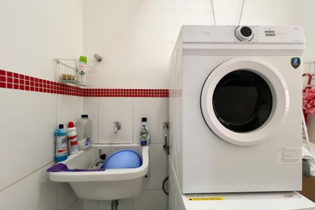 Casa de condomínio à venda com 244m², 3 quartos e 4 vagas Casa de condomínio à venda com 244m², 3 quartos e 4 vagasÁrea de Serviço