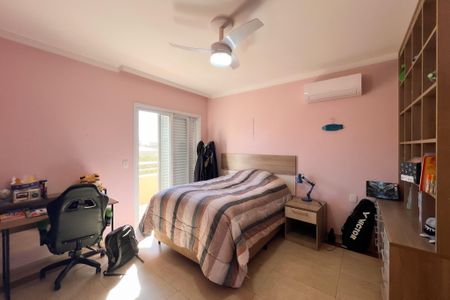 Casa de condomínio à venda com 244m², 3 quartos e 4 vagas Casa de condomínio à venda com 244m², 3 quartos e 4 vagasSuíte 3