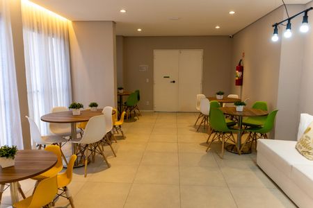 Apartamento para alugar com 39m², 2 quartos e 1 vaga Apartamento para alugar com 39m², 2 quartos e 1 vagaÁrea comum - Salão de festas