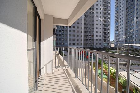 Apartamento para alugar com 42m², 2 quartos e 1 vagaÁrea de Serviço e Varanda