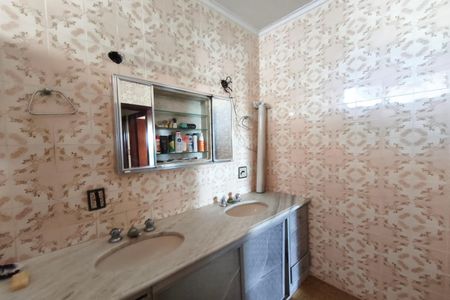 Casa à venda com 255m², 3 quartos e 3 vagasBanheiro Suíte