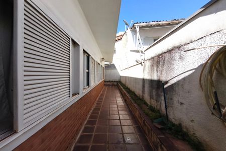 Casa à venda com 255m², 3 quartos e 3 vagasCorredor - Quintal