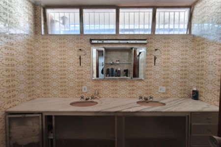 Casa à venda com 255m², 3 quartos e 3 vagasBanheiro Social