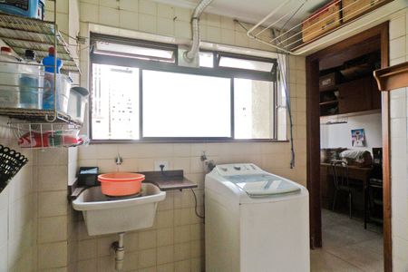 Apartamento à venda com 120m², 3 quartos e 2 vagas Apartamento à venda com 120m², 3 quartos e 2 vagasÁrea de Serviço