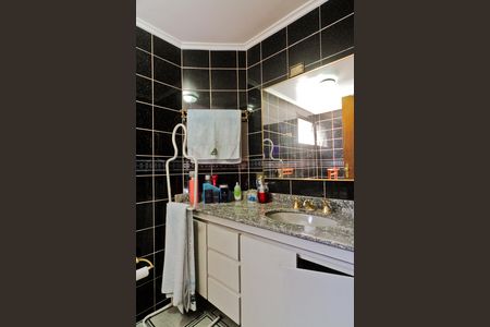 Apartamento à venda com 120m², 3 quartos e 2 vagas Apartamento à venda com 120m², 3 quartos e 2 vagasBanheiro da Suíte