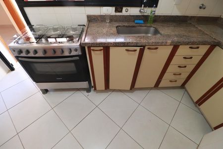Cozinha  de apartamento para alugar com 3 quartos, 100m² em Centro, Ribeirão Preto