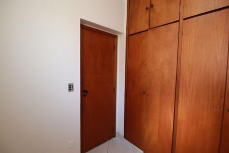 Quarto de serviço  de apartamento para alugar com 3 quartos, 100m² em Centro, Ribeirão Preto