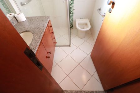 Banheiro suite  de apartamento para alugar com 3 quartos, 100m² em Centro, Ribeirão Preto