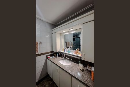 Apartamento à venda com 211m², 3 quartos e 3 vagasBanheiro