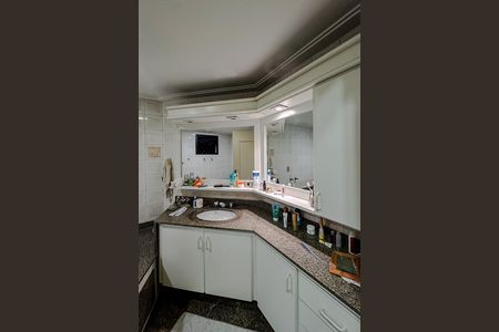 Apartamento à venda com 211m², 3 quartos e 3 vagasBanheiro da Suíte