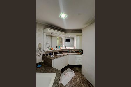 Apartamento à venda com 211m², 3 quartos e 3 vagasBanheiro da Suíte