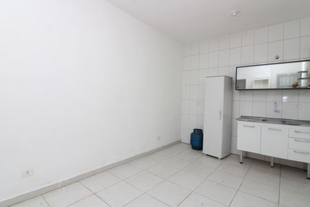 Sala / Cozinha de casa de condomínio para alugar com 1 quarto, 30m² em Jardim Verônia, São Paulo