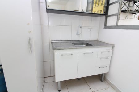 pia cozinha de casa de condomínio para alugar com 1 quarto, 30m² em Jardim Verônia, São Paulo