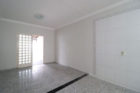 Casa para alugar com 70m², 2 quartos e 5 vagasSala