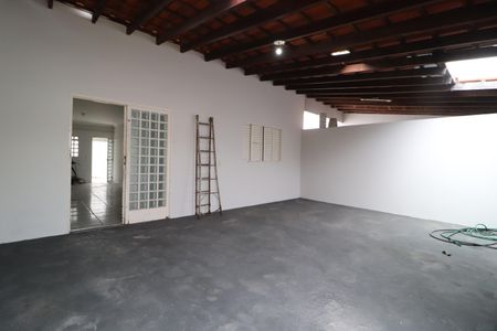 Garagem de casa para alugar com 2 quartos, 70m² em Jardim Europa, Uberlândia