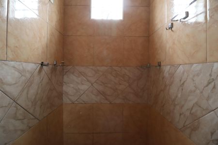 Casa para alugar com 70m², 2 quartos e 5 vagasBanheiro do Quarto 1