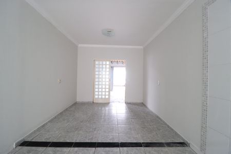 Casa para alugar com 70m², 2 quartos e 5 vagasSala