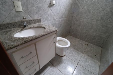 Casa para alugar com 70m², 2 quartos e 5 vagasBanheiro Social