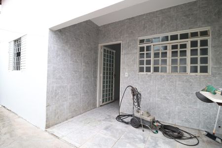 Área de Serviço de casa para alugar com 2 quartos, 70m² em Jardim Europa, Uberlândia