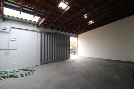Garagem de casa para alugar com 2 quartos, 70m² em Jardim Europa, Uberlândia