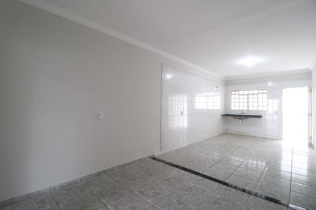 Sala de casa para alugar com 2 quartos, 70m² em Jardim Europa, Uberlândia