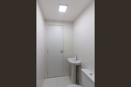 Banheiro de apartamento para alugar com 2 quartos, 36m² em Vila das Bandeiras, Guarulhos