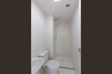 Banheiro de apartamento para alugar com 2 quartos, 36m² em Vila das Bandeiras, Guarulhos