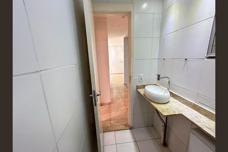 Banheiro de apartamento para alugar com 2 quartos, 45m² em Pavuna, Nilópolis