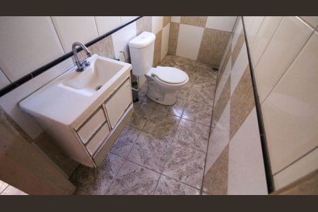 Banheiro de casa para alugar com 1 quarto, 250m² em São Rafael, São Paulo
