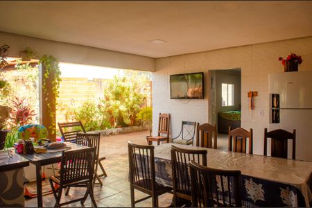 Casa à venda com 4 quartos, 300m² em Residencial Brisas da Mata, Goiânia
