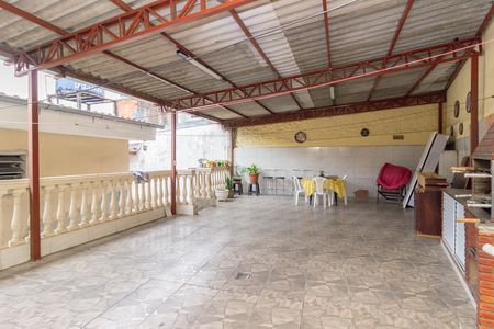 Casa à venda com 400m², 3 quartos e 8 vagas Casa à venda com 400m², 3 quartos e 8 vagasQuintal