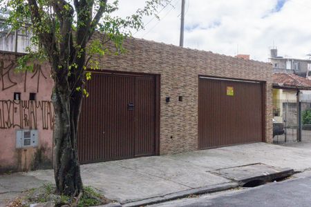 Casa à venda com 400m², 3 quartos e 8 vagas Casa à venda com 400m², 3 quartos e 8 vagasFachada