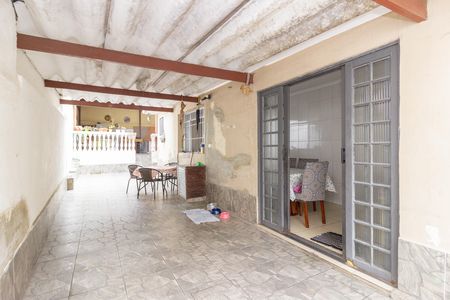 Casa à venda com 400m², 3 quartos e 8 vagas Casa à venda com 400m², 3 quartos e 8 vagasQuintal